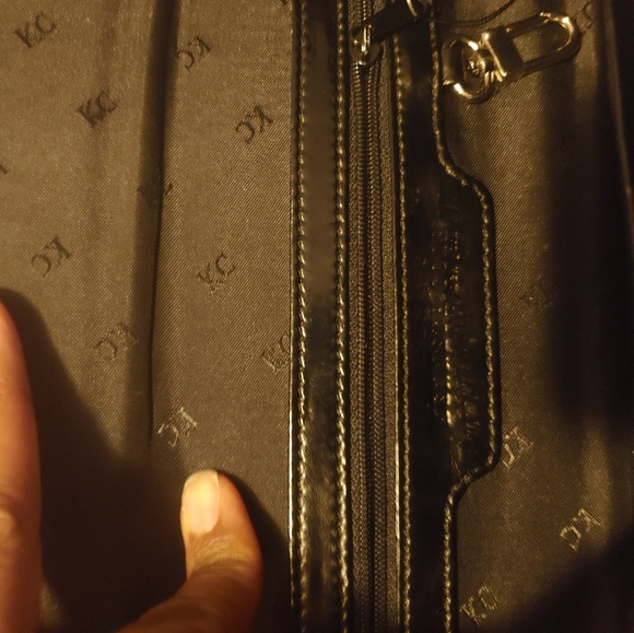 Kenneth Cole Clutch ... 🤩...very classy! - Picture 5 of 5
